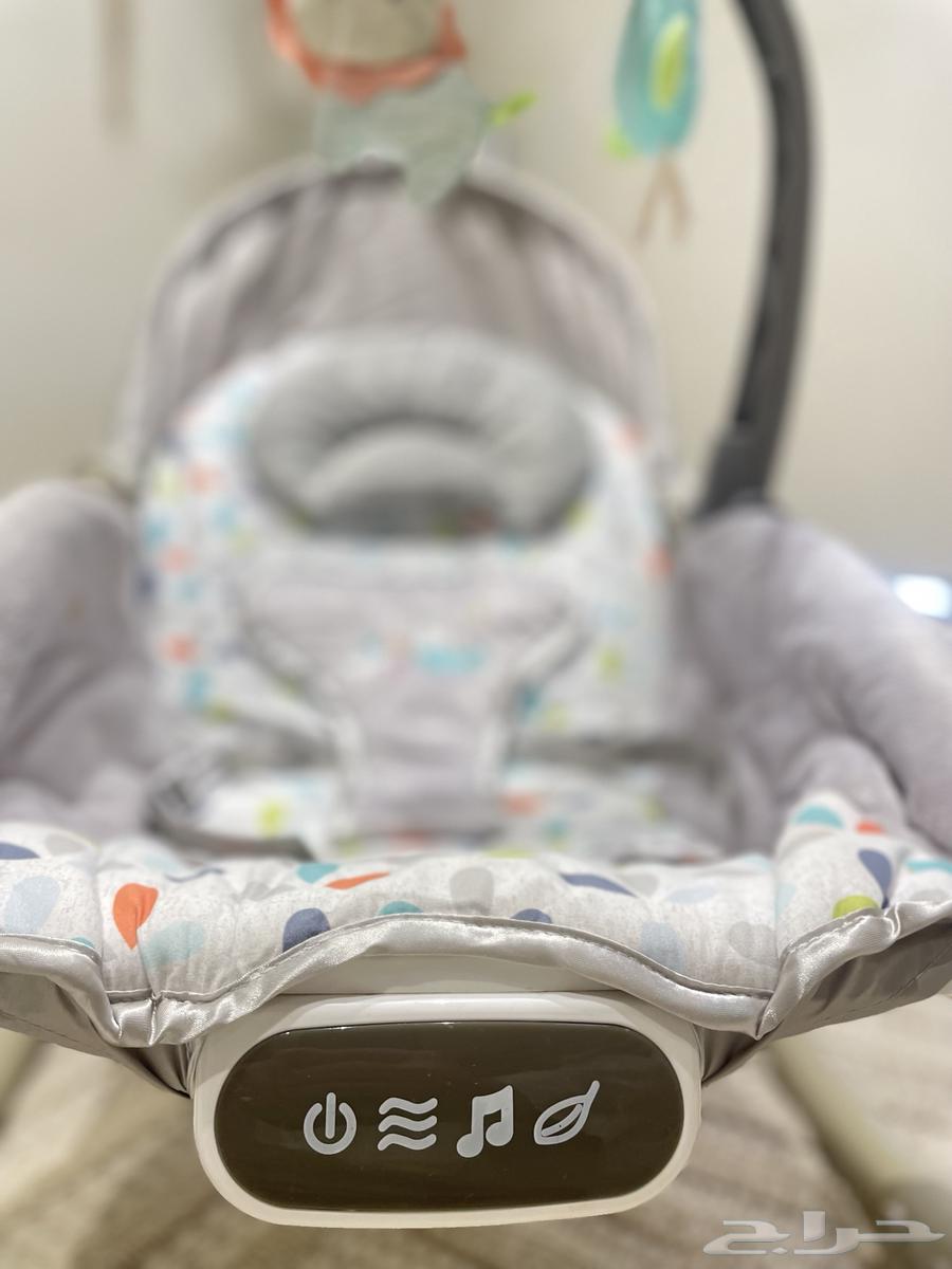 A very clean baby rocking chair with music, never used63196343388417113