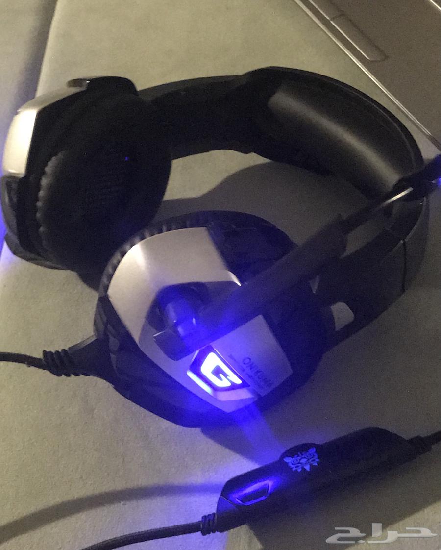 Headphone with microphone and features63198360041602112
