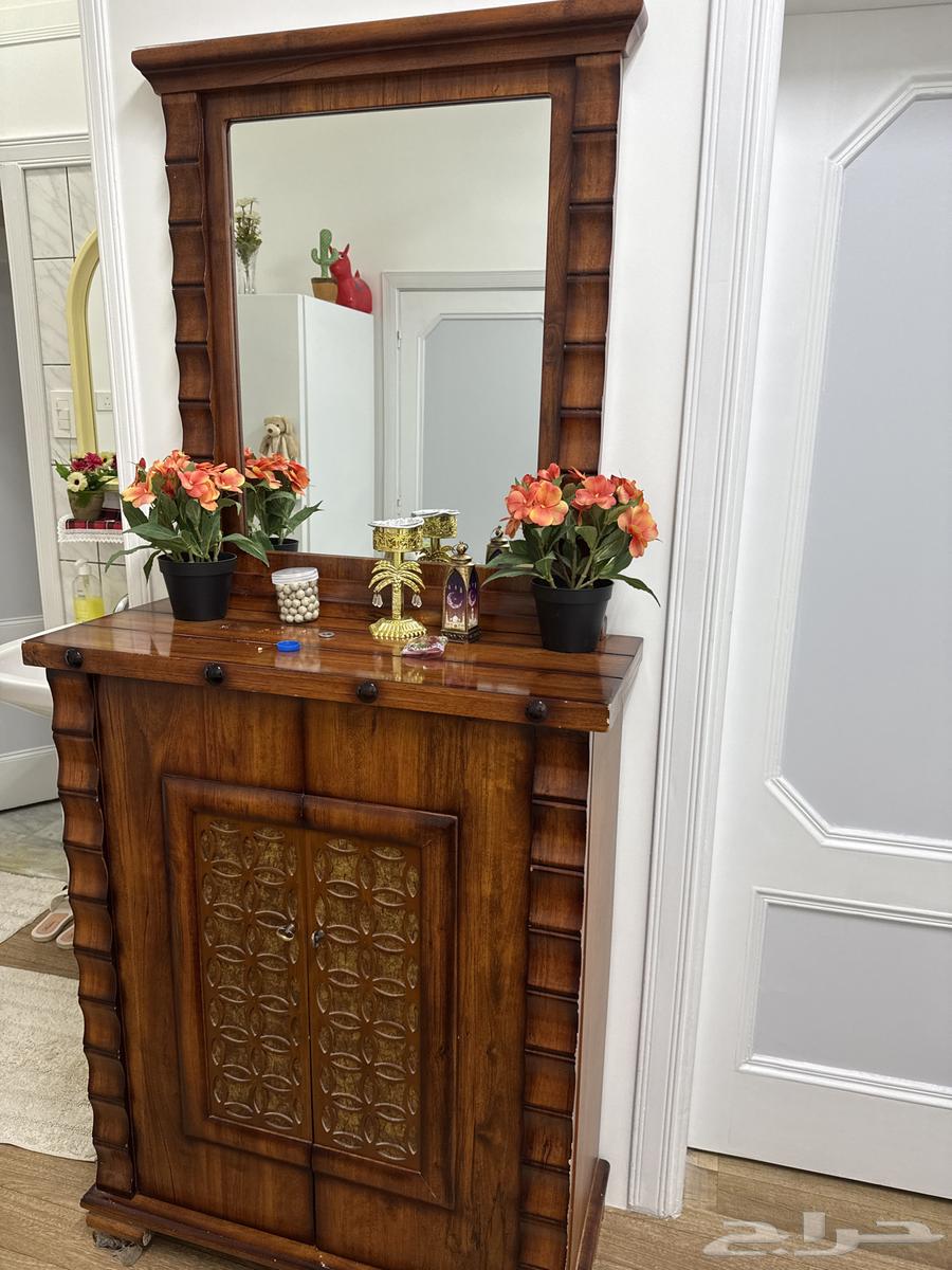 Shoe cabinet with mirror at the entrance63191803909763111