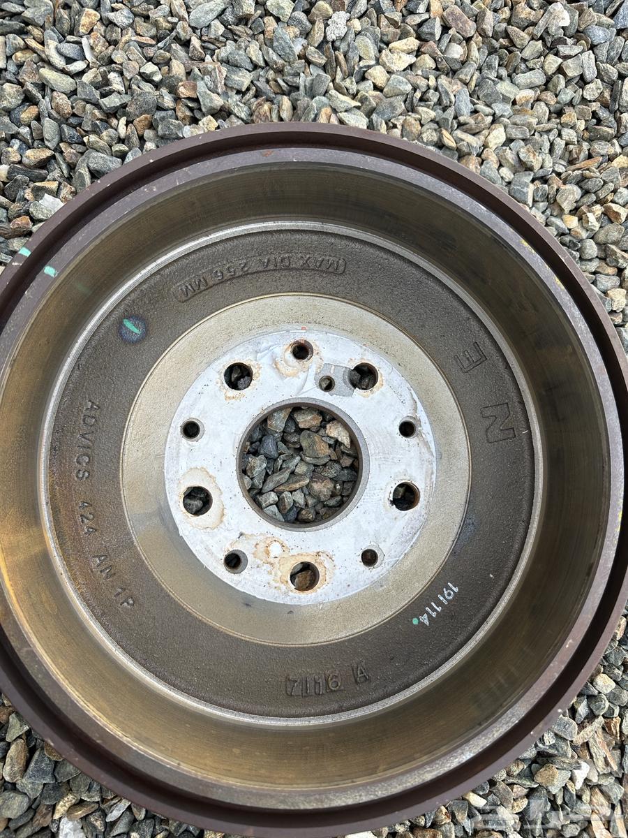 Rear hub caps for sale, genuine Toyota Hilux63009279601409111