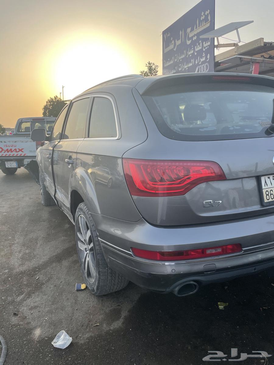 Audi A8 2015 damaged, selling parts only63289821009667113