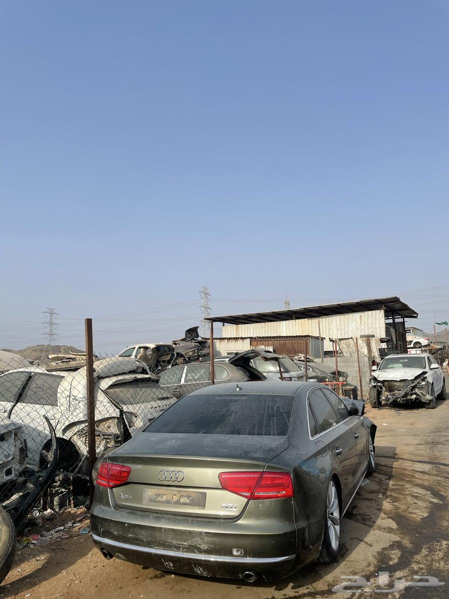 Audi A8 2015 damaged, selling parts only63289821009667114