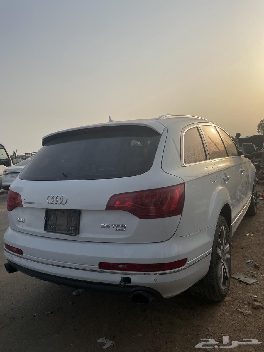 Audi A8 2015 damaged, selling parts only63289821009667112