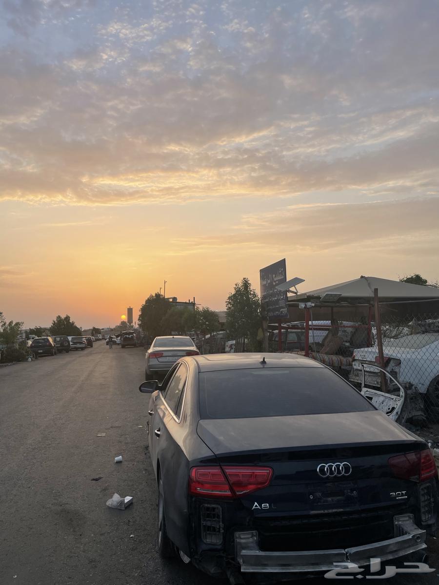 Audi A8 2015 damaged, selling parts only63289821009667111