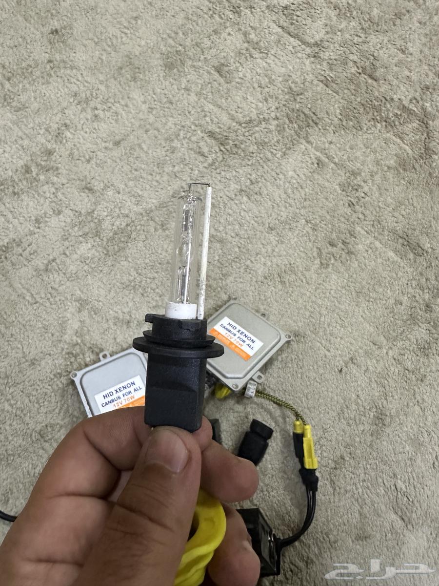 Xenon converters with bulbs63290543494913112