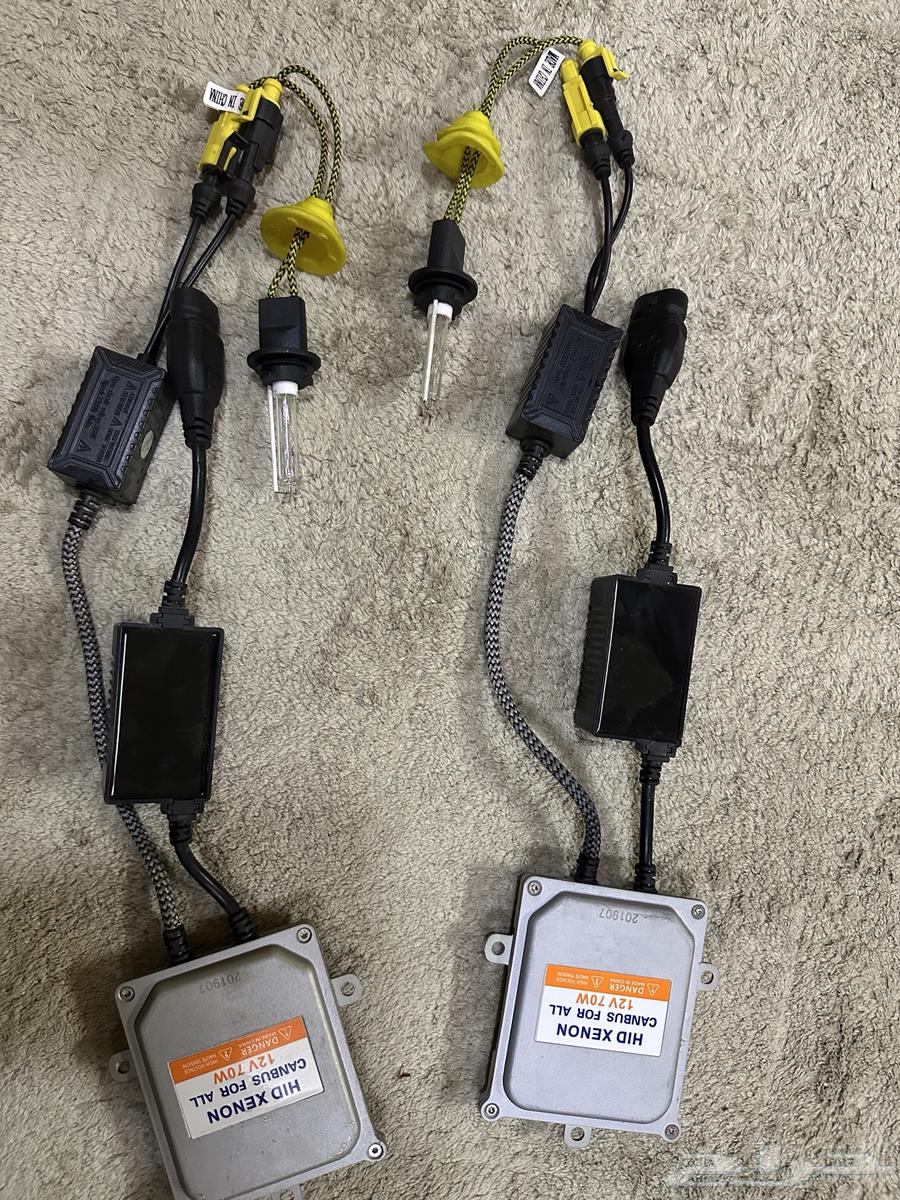 Xenon converters with bulbs63290543494913113