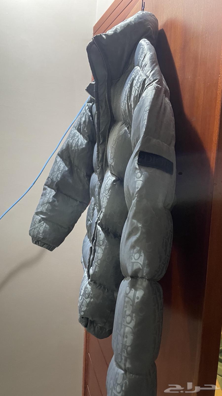 A new men's jacket that has not been used63185957548418111