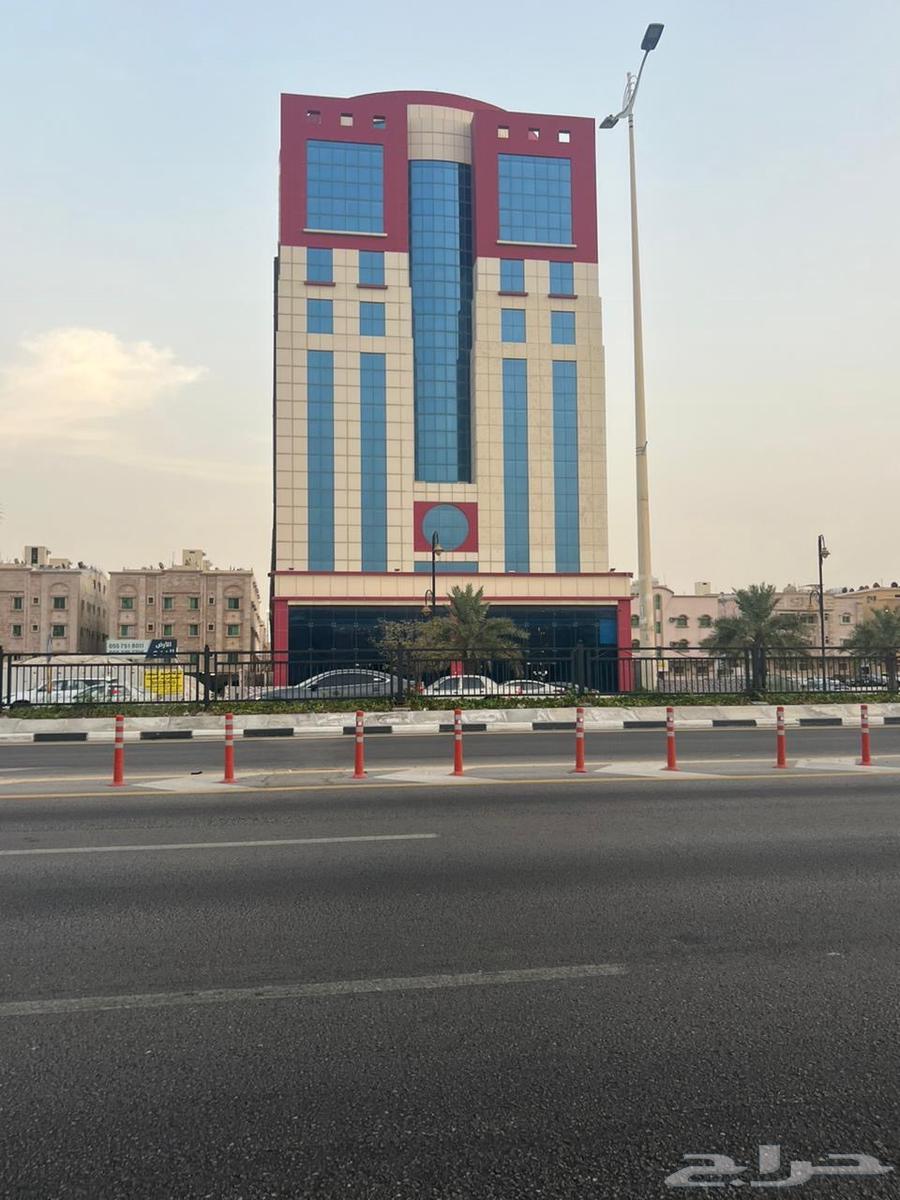 برج تجاري للإيجار بموقع مميز طريق الخليج بكورنيش الدمام63009380916866111