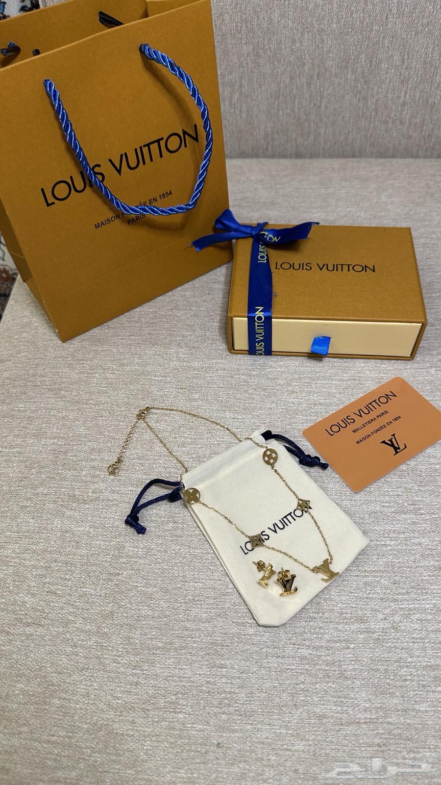 Gifts, rings, and high-quality branded accessories at a discounted price631854589268511119