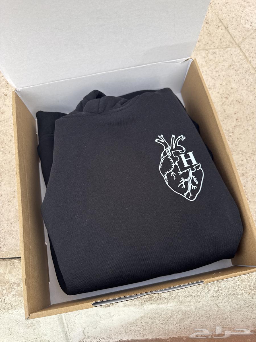Black H sweatshirt with text (to hug you instead of me) size Lx63512679987201111