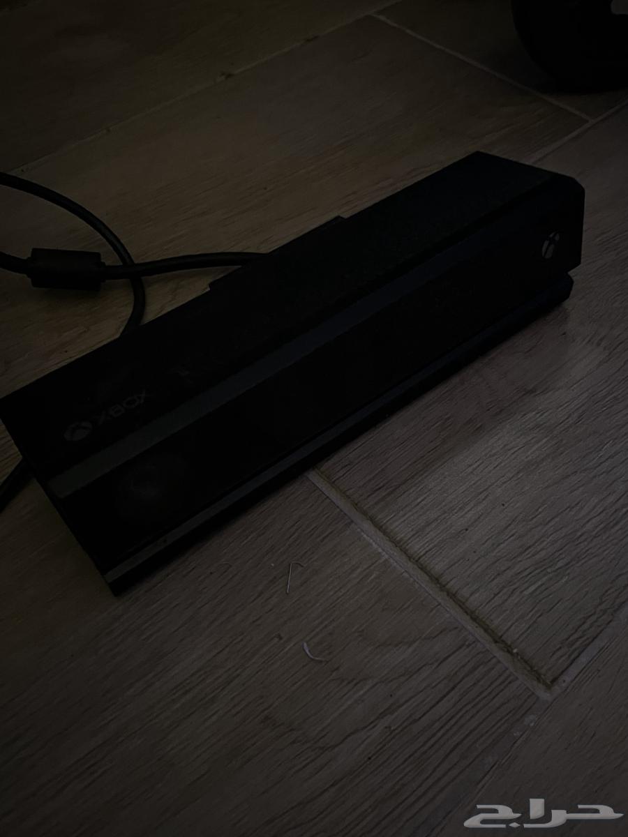 Xbox One with ribbon and camera63183459371266112
