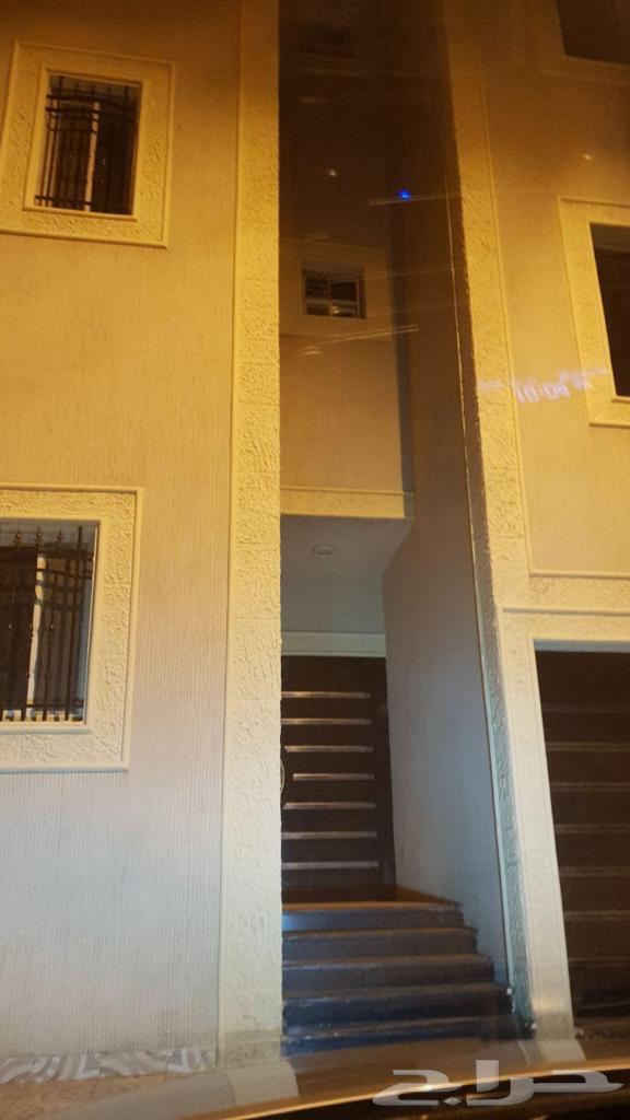 For sale: a floor with an independent roof63009270024577113