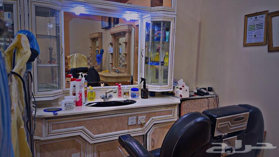 Barber shop two openings for kissing with full63009269777282112