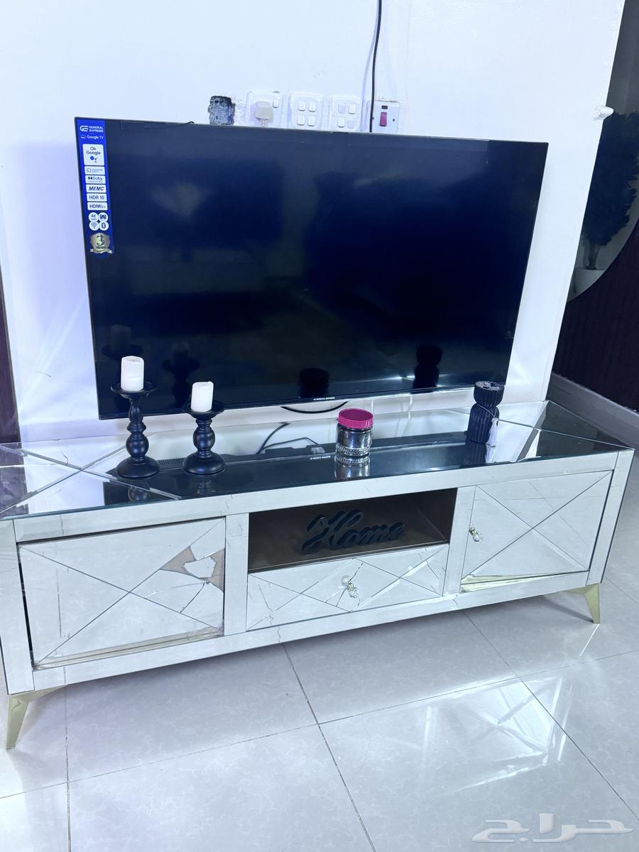 طاوله كنب مع اربع خدمه مع طاوله شاشه تلفزيون ب 70063183961608707114