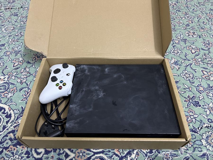 For sale Xbox One X (1 TB) - Excellent condition63202891048322113