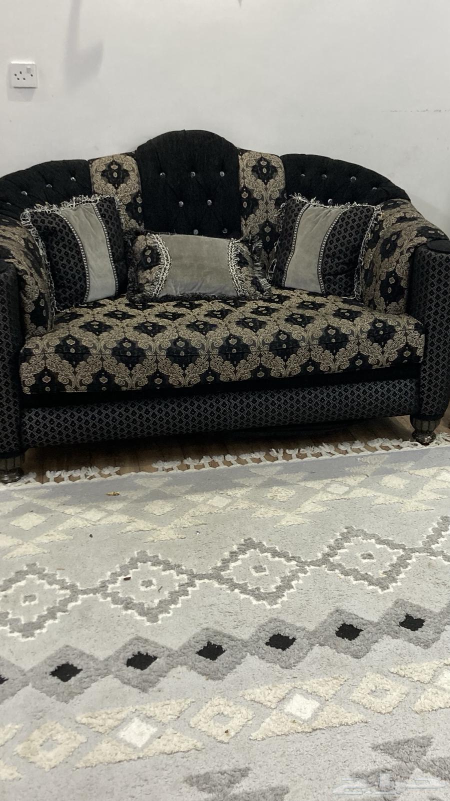 Five pieces and a large table63511367821954110