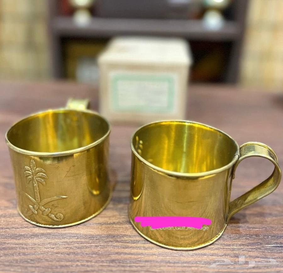Metal cups with the Kingdom's logo63009300867971111