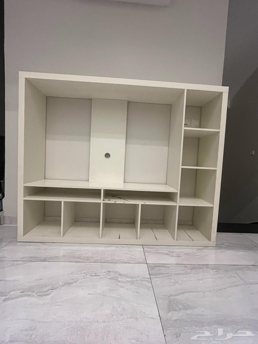 دولاب تلفزيون من ايكيا أبيض عرض متر و85 سم وطول متر و50سم63179610779521111