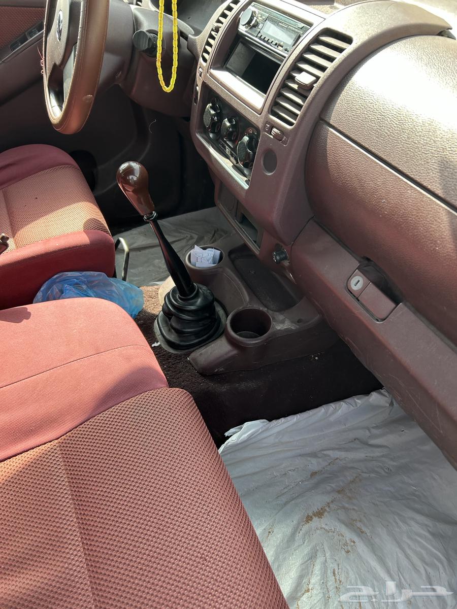 Nissan Navara, two units for sale, manual transmission, clean.63272666056578113