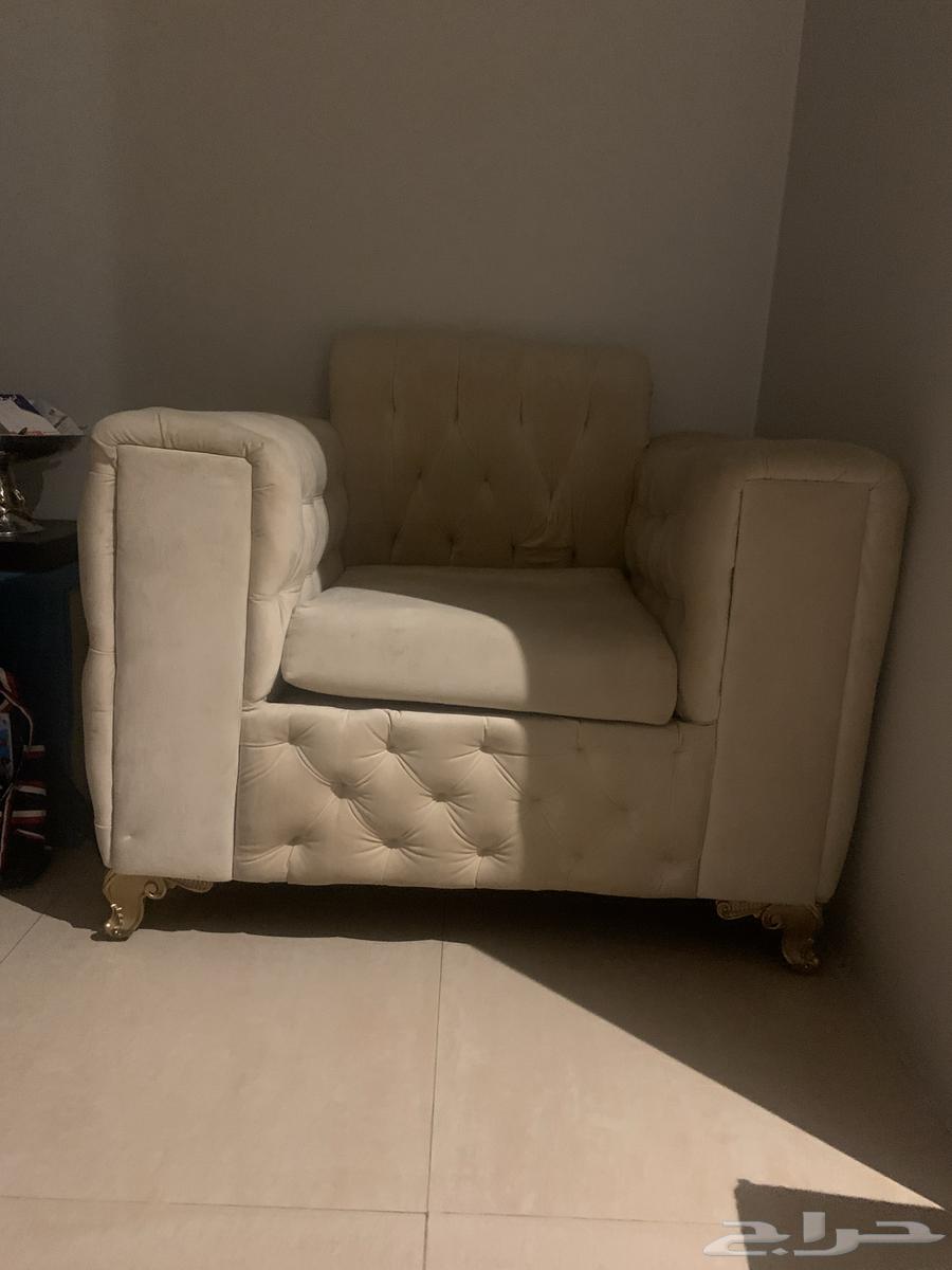 كنب وطاوله تلفزيون للبيع63510428741634112