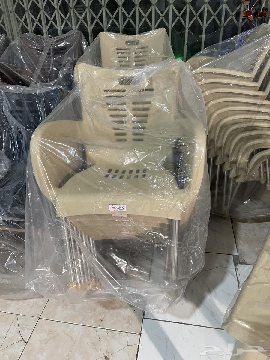 Single plastic chairs  
Plastic chair with aluminum base63176852399491114