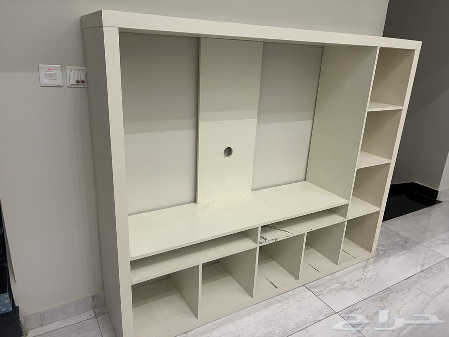 دولاب تلفزيون من ايكيا أبيض عرض متر و85 سم وطول متر و50سم63179610779521112