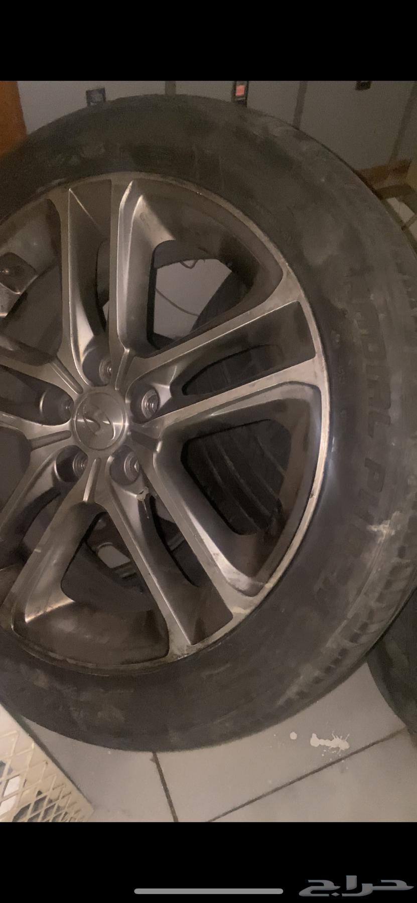 4 Sonata 18-inch rims with tires, the agency has slight dents.63270675498241111