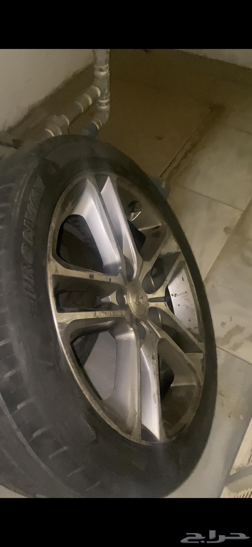 4 Sonata 18-inch rims with tires, the agency has slight dents.63270675498241110