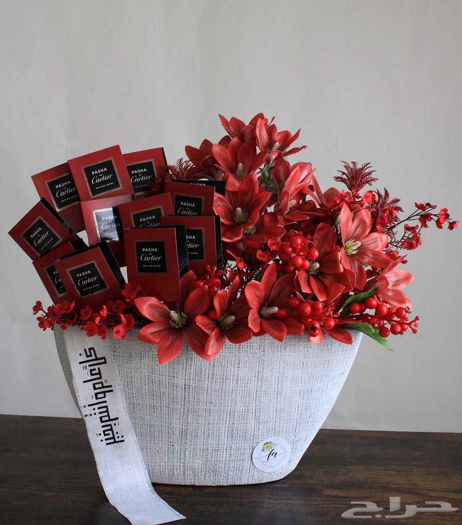 Eid perfume distributions with semi-natural artificial flowers63176377962881112