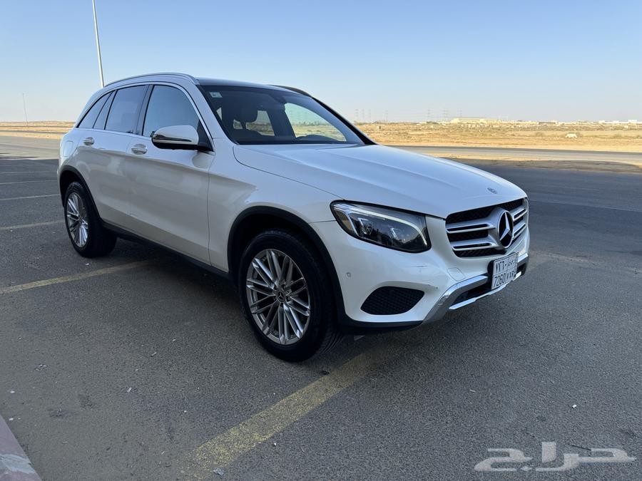 Mercedes GLC 300 2018 with panoramic roof, high cleanliness, sold63266122024321112