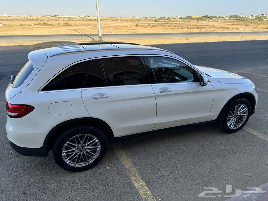 Mercedes GLC 300 2018 with panoramic roof, high cleanliness, sold63266122024321113