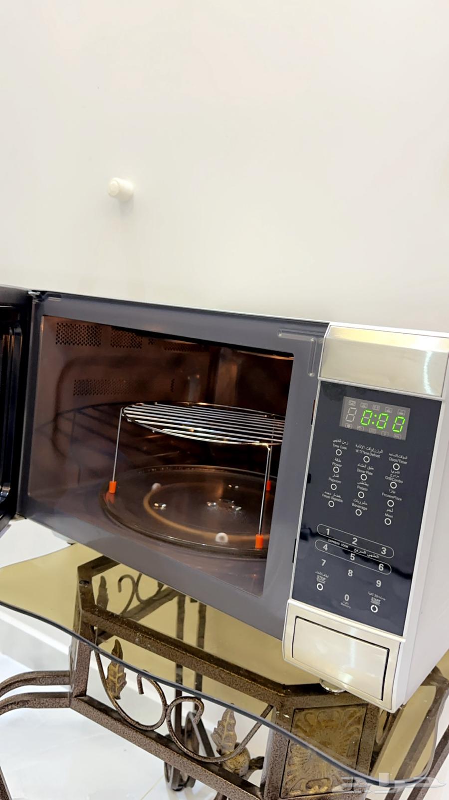 Semi-new microwave with grill, very clean63204515425922112