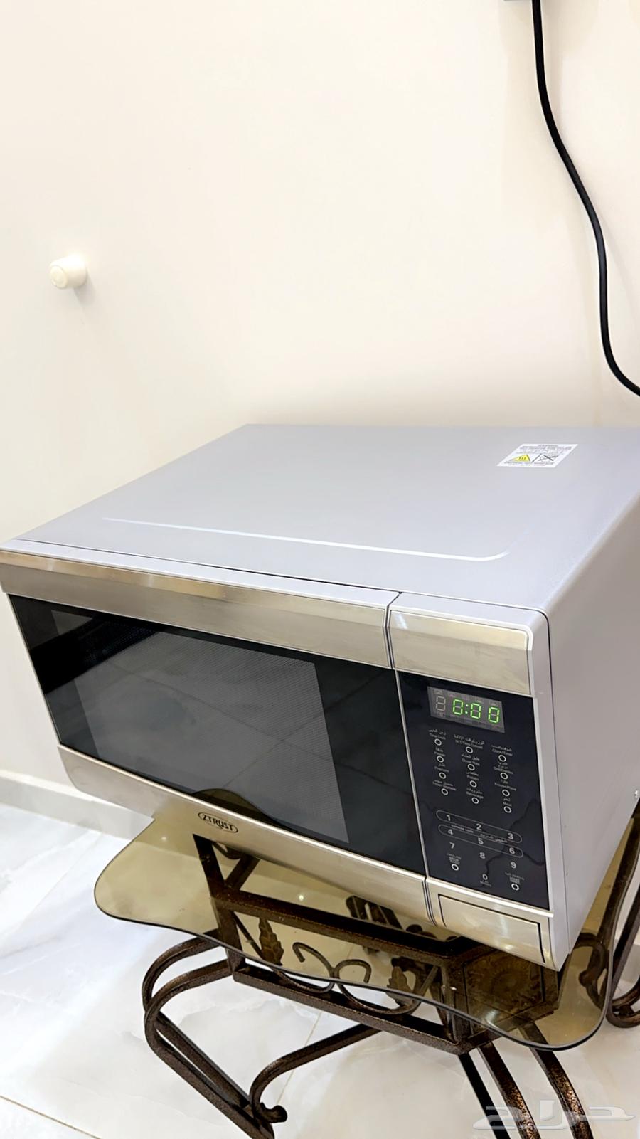 Semi-new microwave with grill, very clean63204515425922111