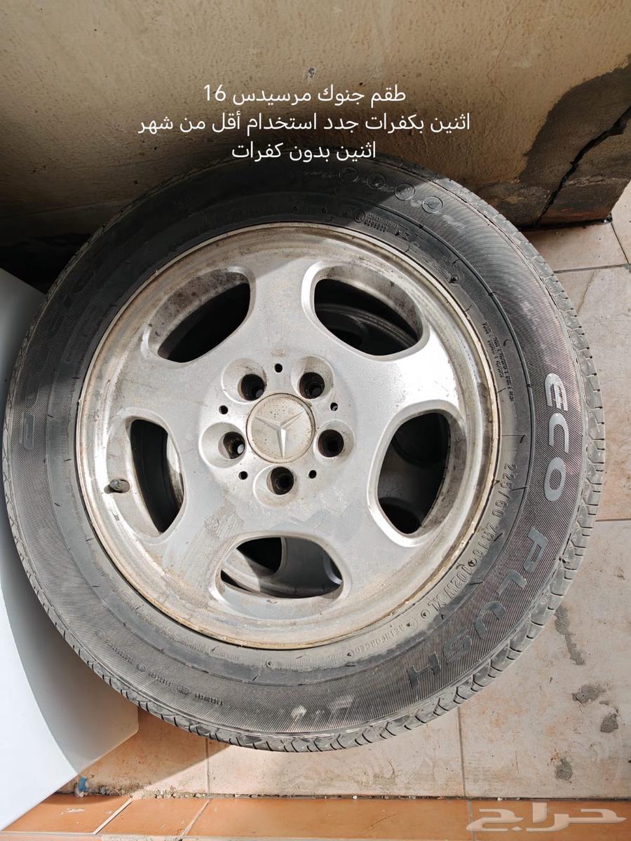 Mercedes with eye covers, wheel caps, seats, and engine63258674816770113