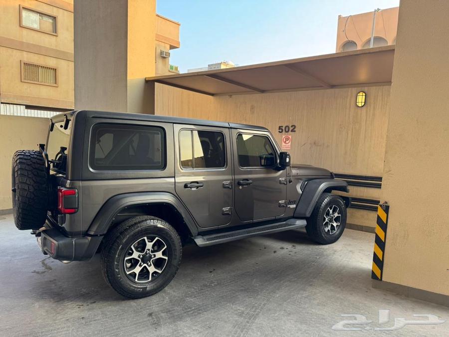 For some, the 2021 Jeep Wrangler Sport is very clean.63261858680962114