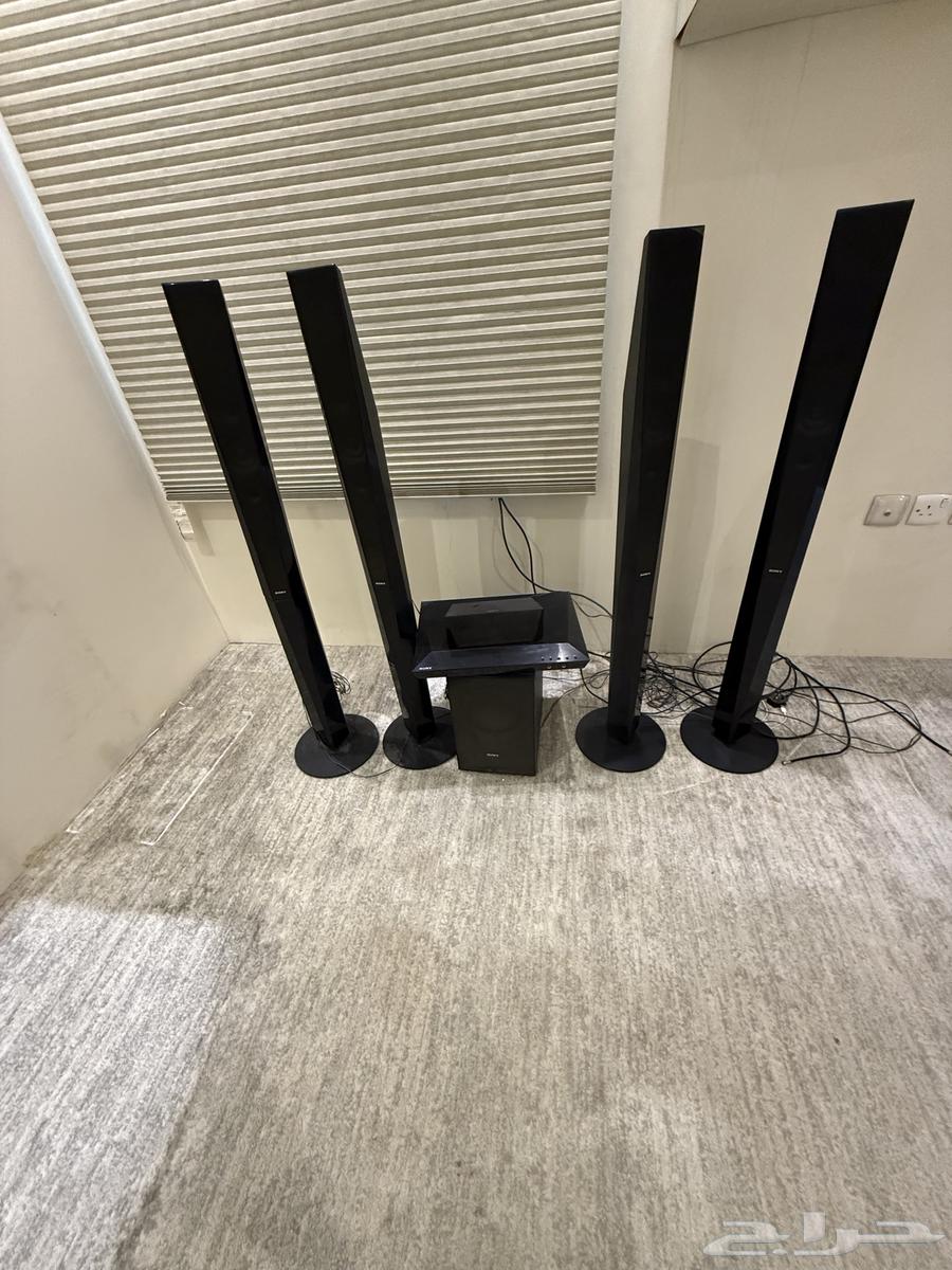 Furniture, modem, headphones, and carpet63173229087489114