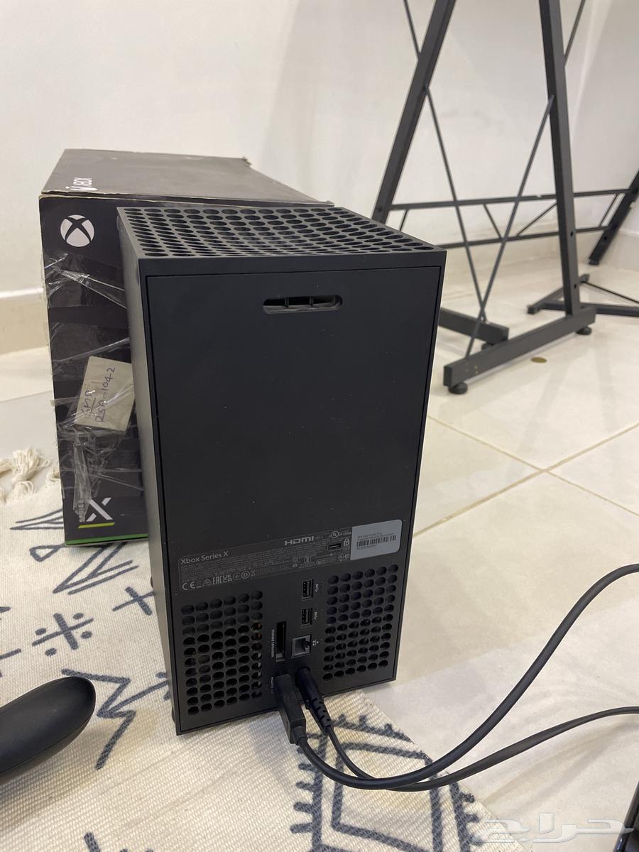 Xbox Series X is very new and comes with a controller.63173596353667112