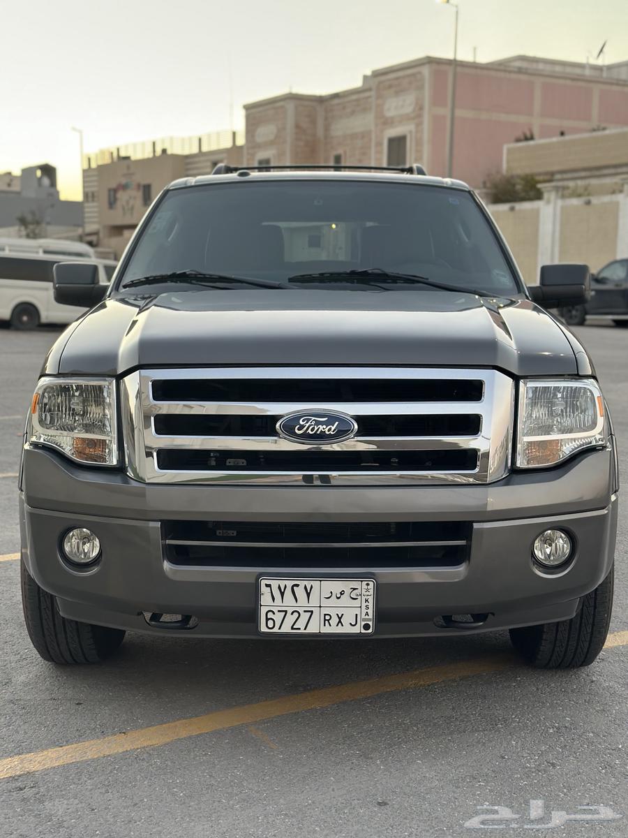 Ford Expedition XLT imported to the island ((warehouse))63261859885313111