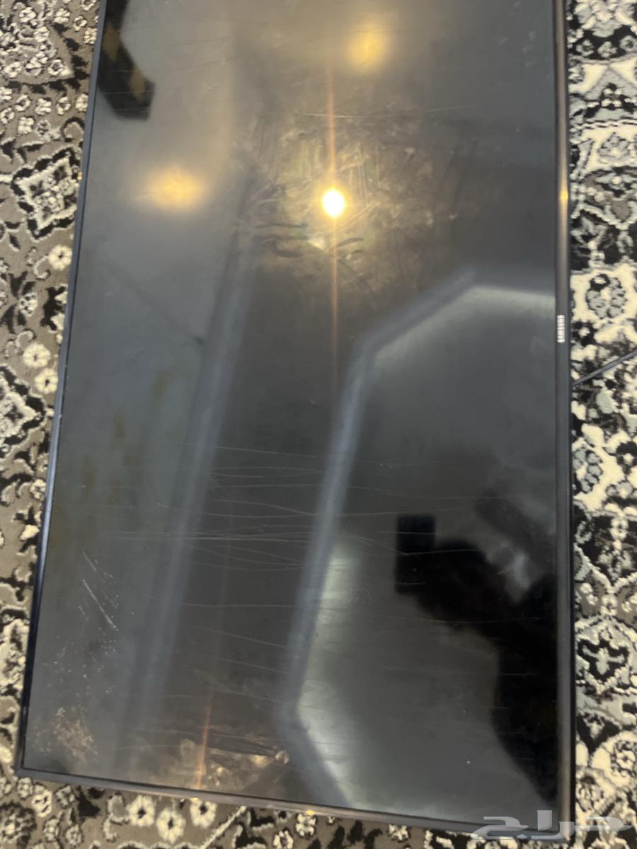32 inches with small scratches, the TV is working and has no defects63174056531073113