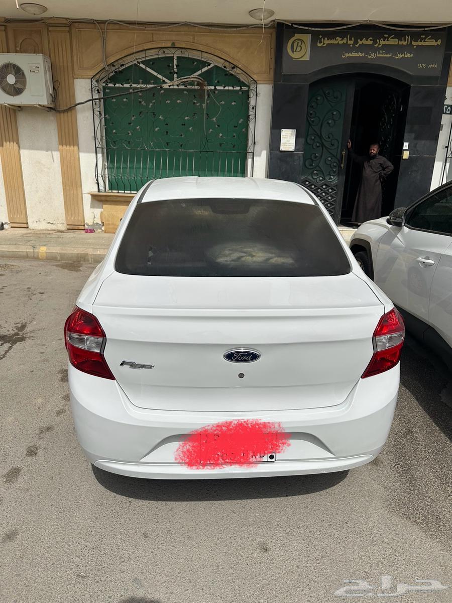 White color Ford Fiesta model 201863261298301697114