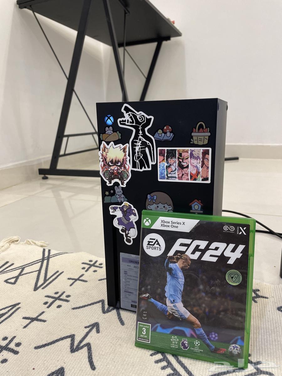 Xbox Series X is very new and comes with a controller.631735963536671115