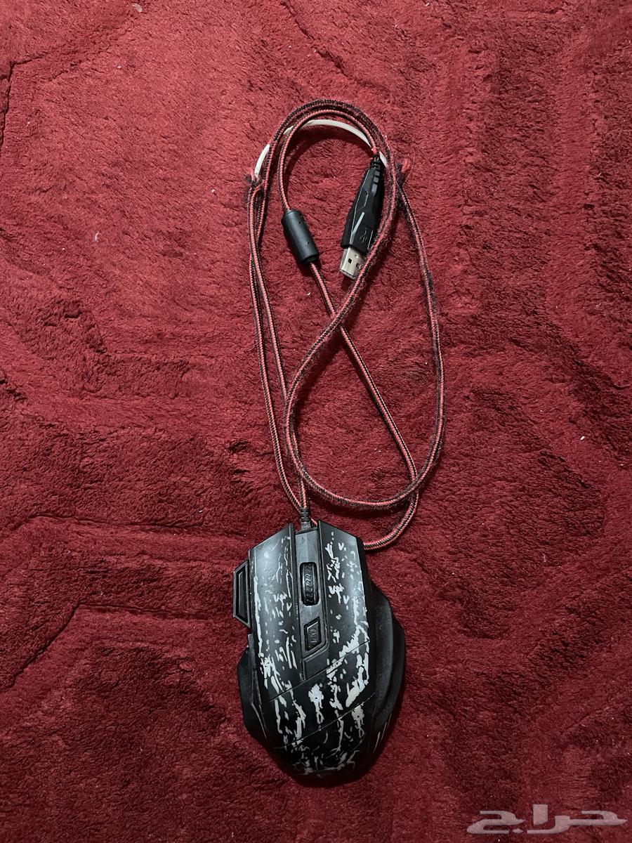 RGB gaming mouse with colorful lighting63174075550082112