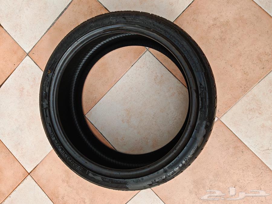 Mercedes with eye covers, wheel caps, seats, and engine63258674816770112