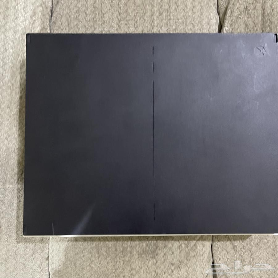 Xbox S with her hand63175039780481112