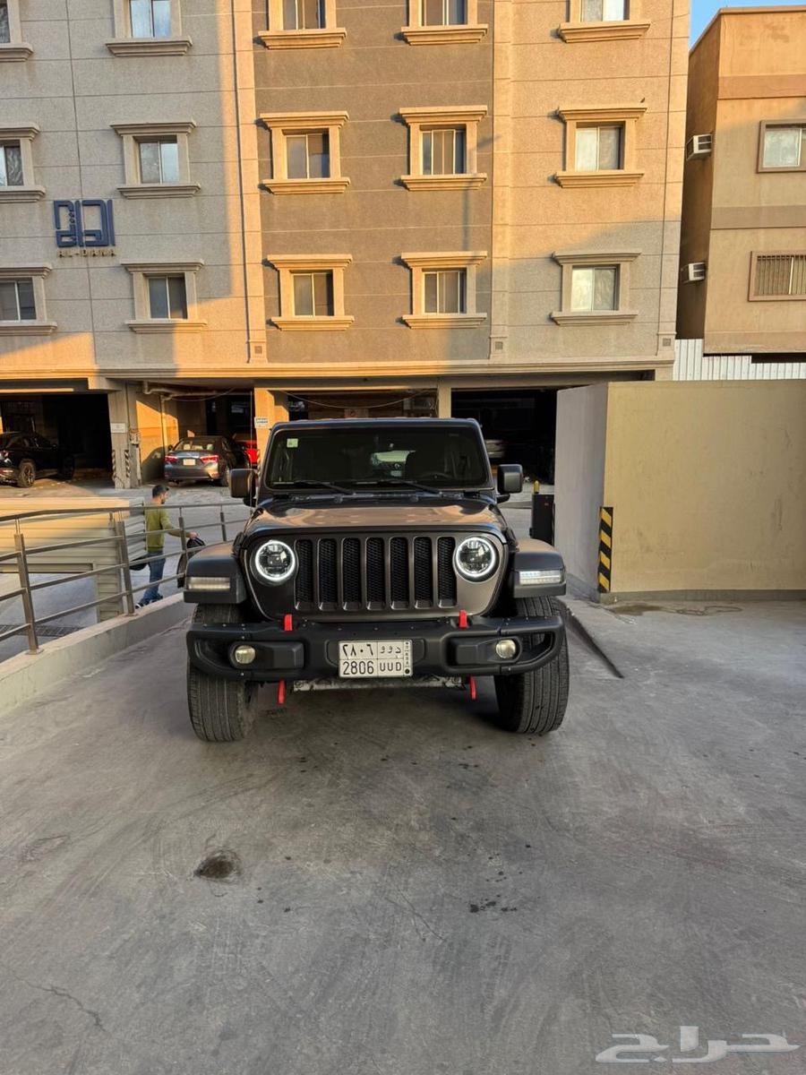 For some, the 2021 Jeep Wrangler Sport is very clean.63261858680962112