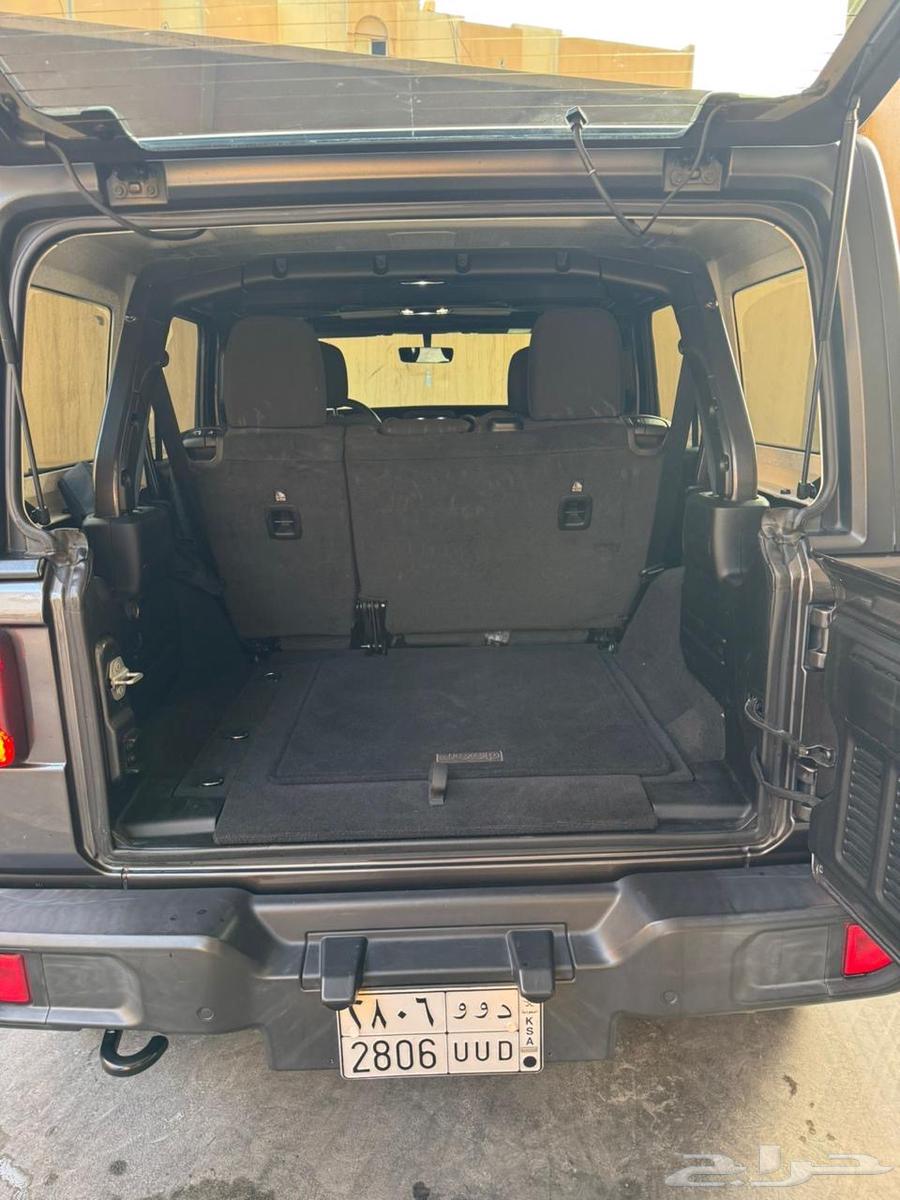 For some, the 2021 Jeep Wrangler Sport is very clean.63261858680962113