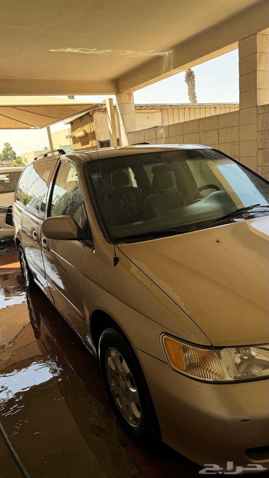 The 2002 Ford Odyssey has an issue with the key and the registration has expired.63257132689154111