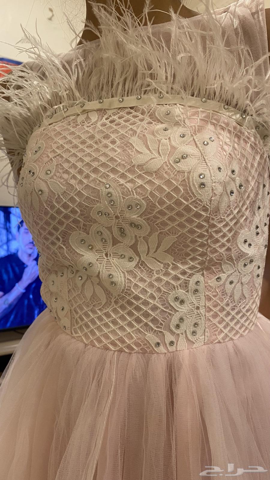 A clean girl's dress63172399168129113