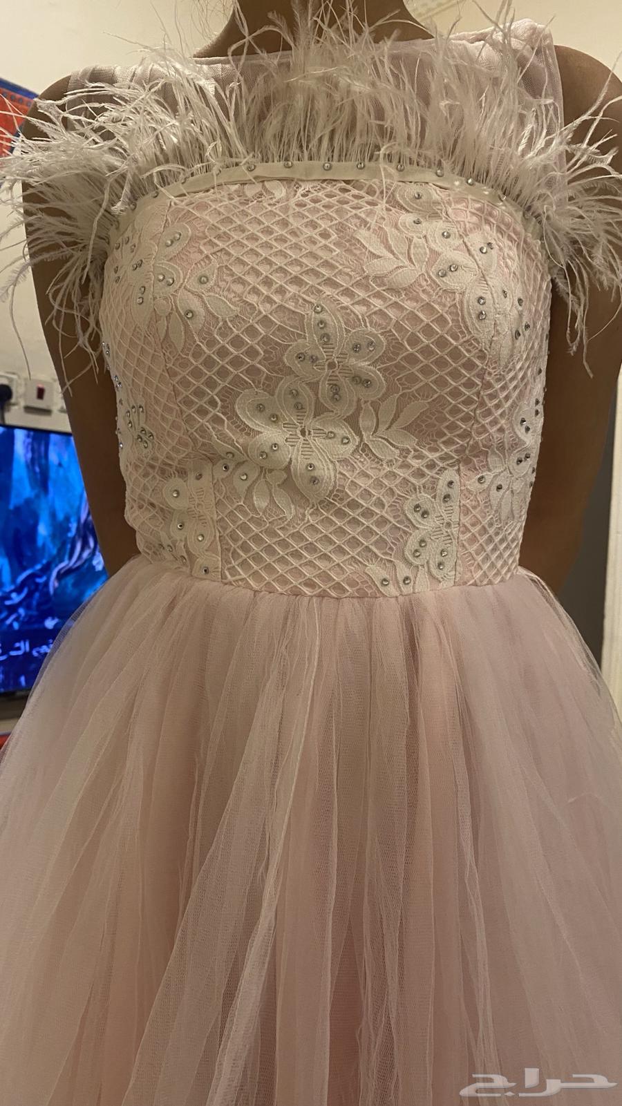 A clean girl's dress63172399168129112