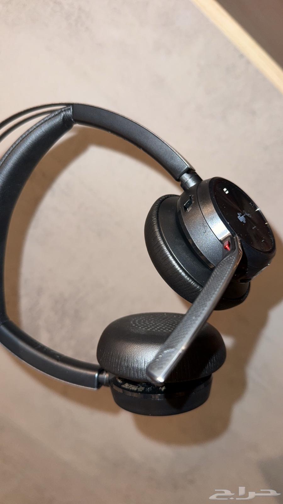 Headphones63171496940034112